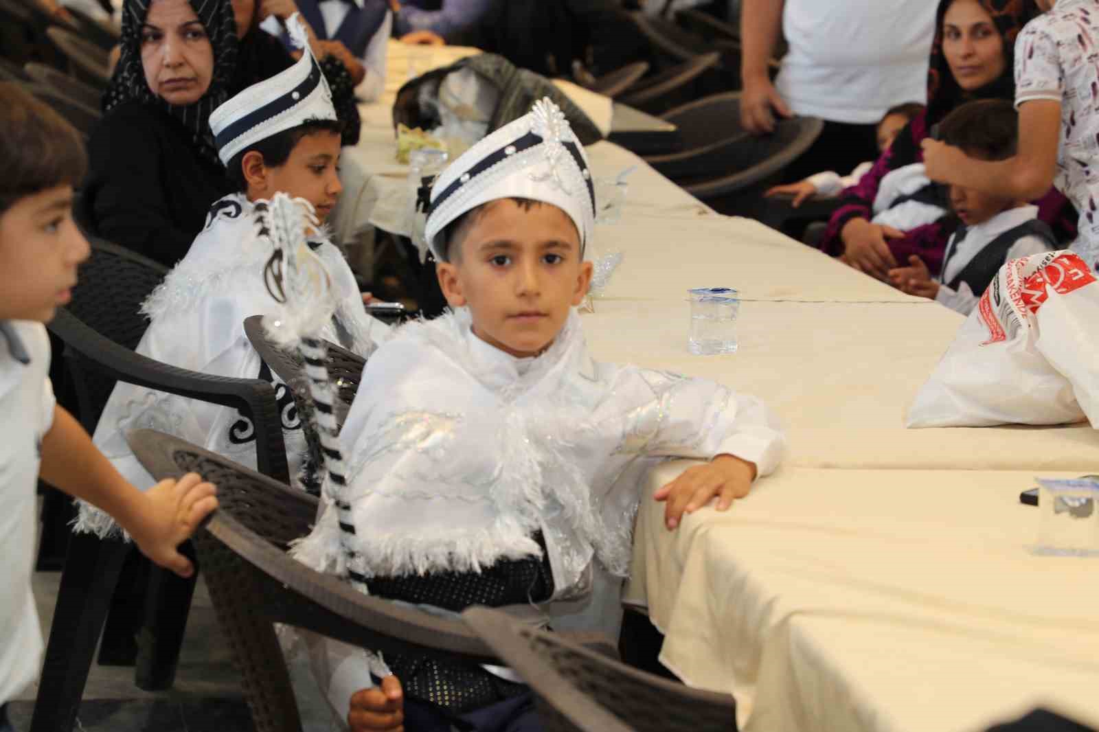 103 çocuk toplu sünnet oldu