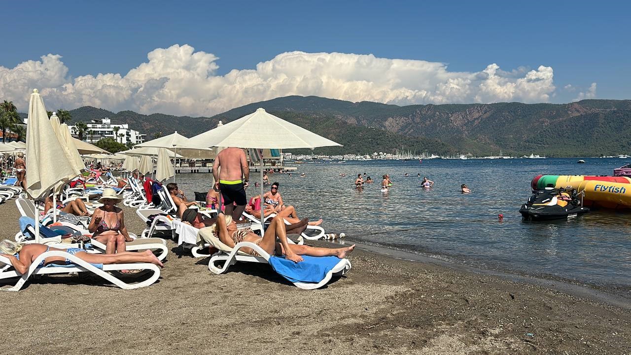 Marmaris’te plajlar turistlere kaldı