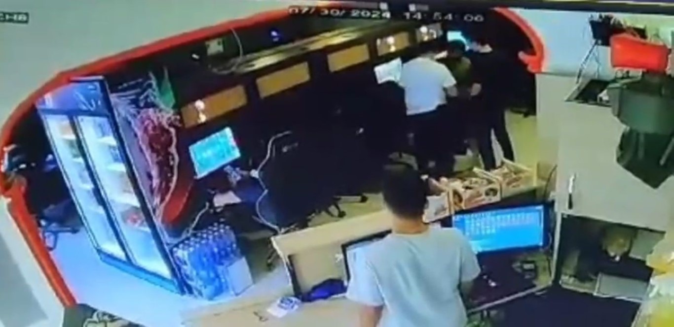 25 gün kala askerden kaçtı, internet kafede askeri oyun oynarken yakalandı