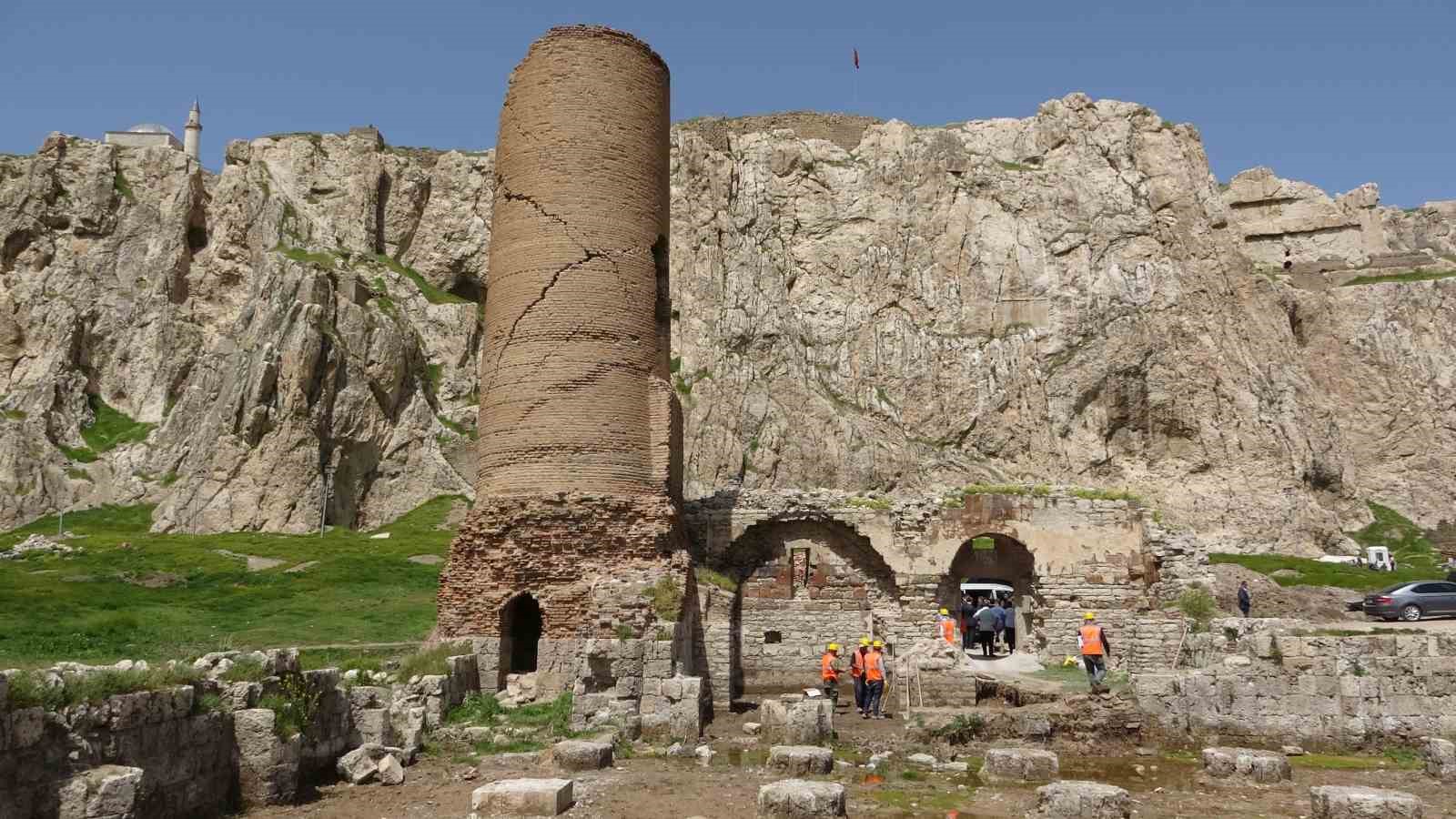 750 yıllık Van Ulu Cami aslına uygun restore edilecek