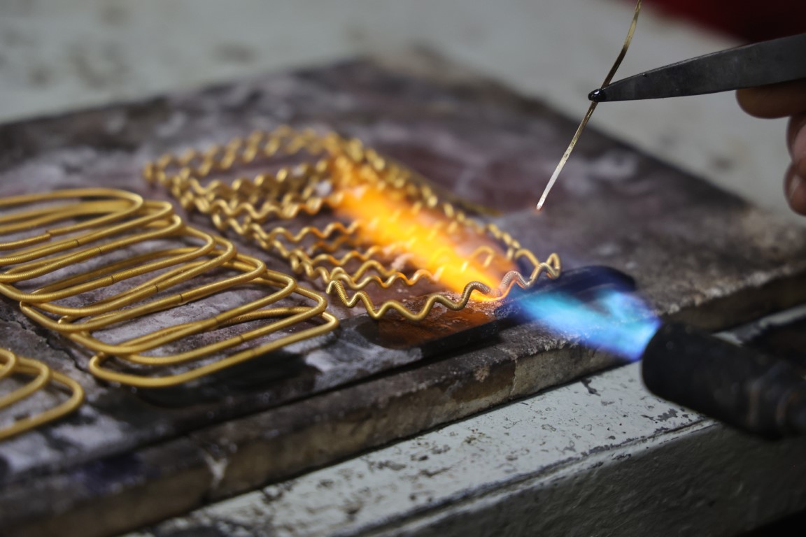 Bu iş yerinin dükkânın tozu bile değerli