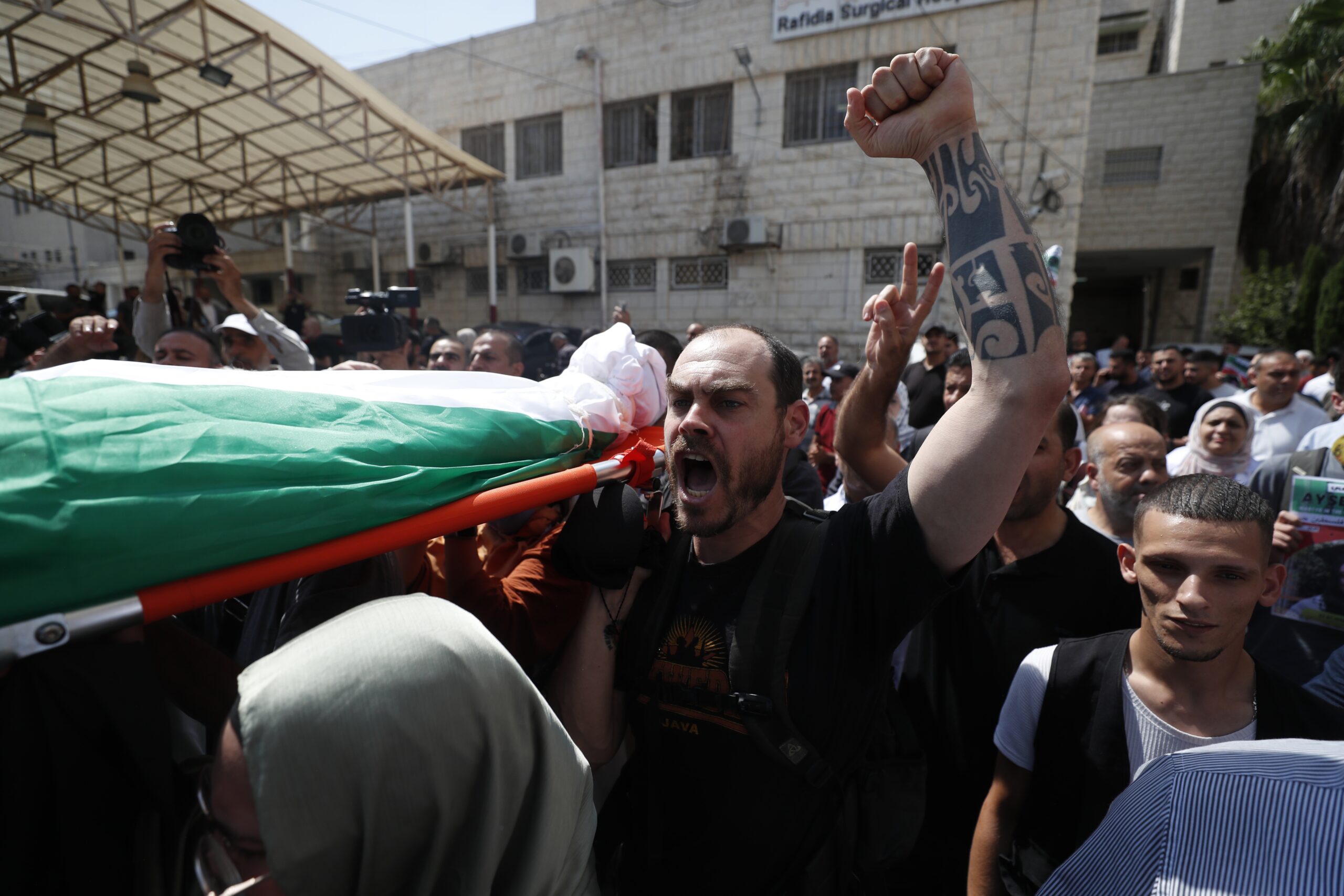 İsrail askerlerinin öldürdüğü Türk aktivist Ayşenur Ezgi için Batı Şeria’da cenaze töreni