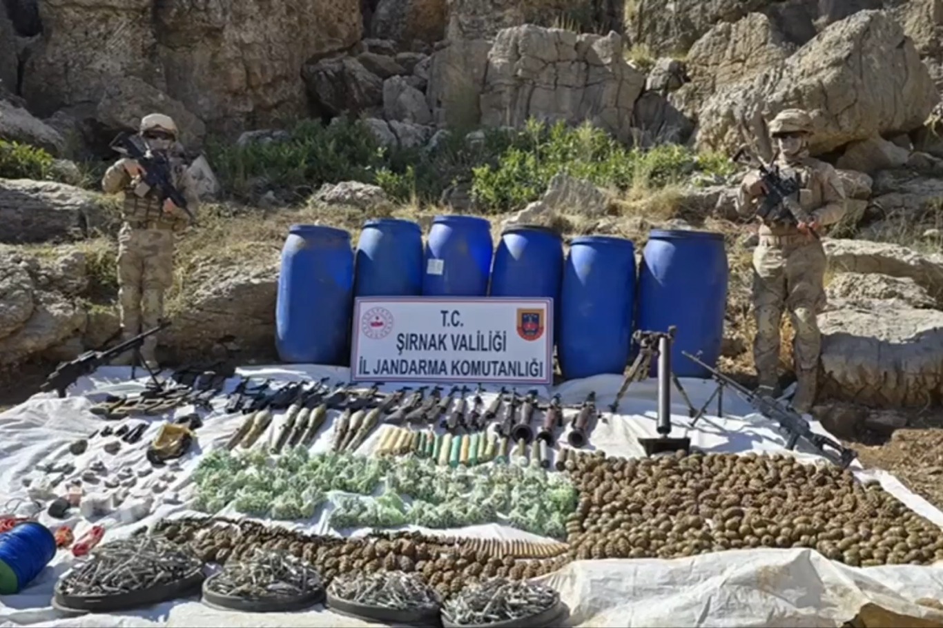 PKK terör örgütüne ait mühimmat deposu imha edildi