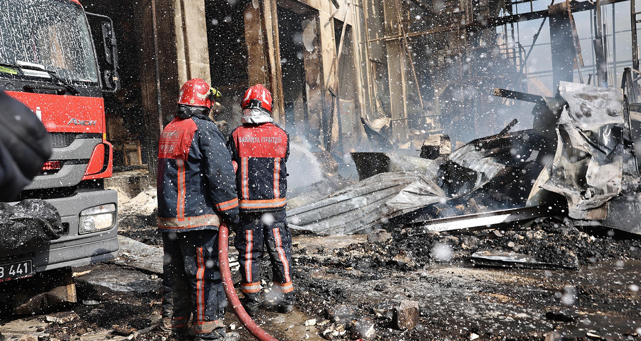 Sakarya’daki fabrika patlamasında 1 kişinin cansız bedenine ulaşıldı