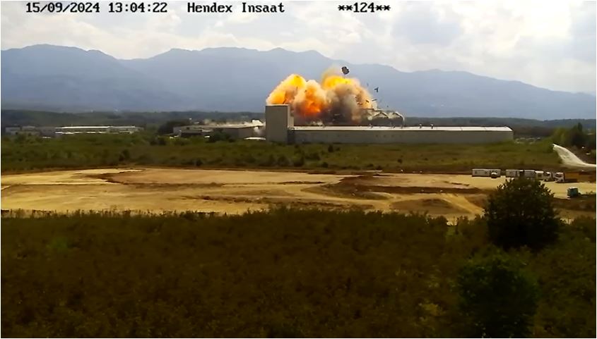 Sakarya’daki makarna fabrikasında patlama anı kamerada