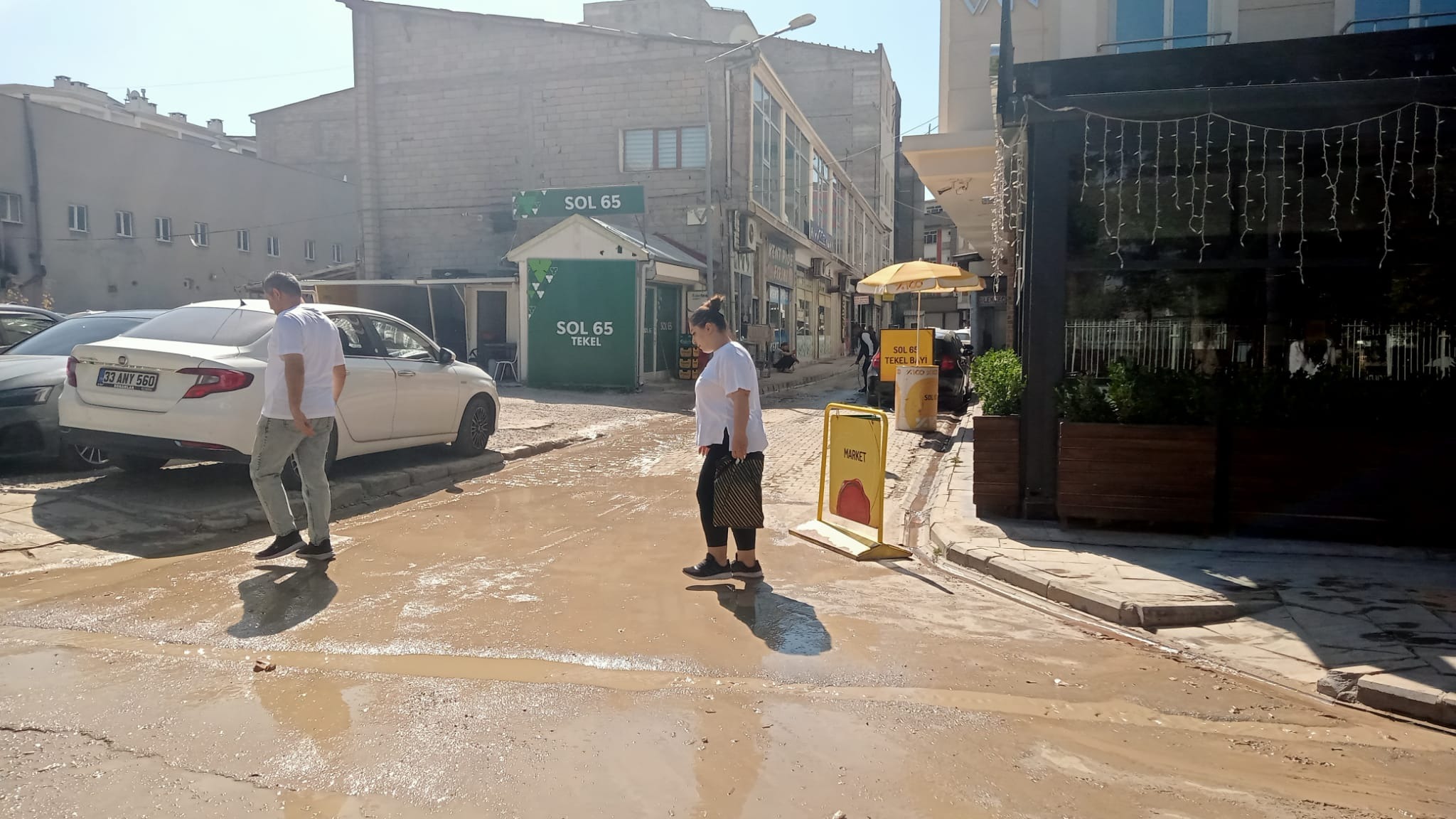 Van sokakları çamur deryasına döndü!