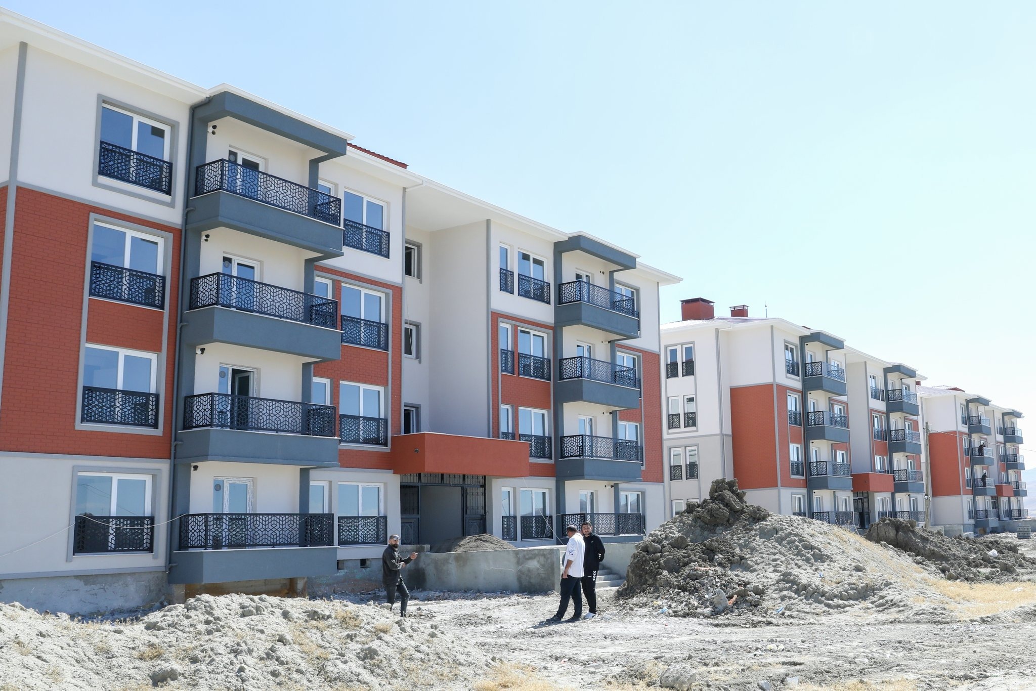 Van’da ihtiyaç sahibi 51 kadın için yapılan konutlar tamamlanıyor