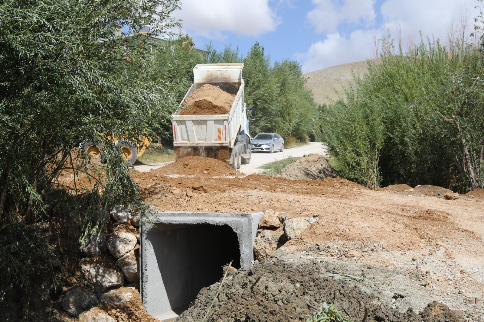 Van’da sel ve su taşkınlarına karşı menfez çalışması yapıldı