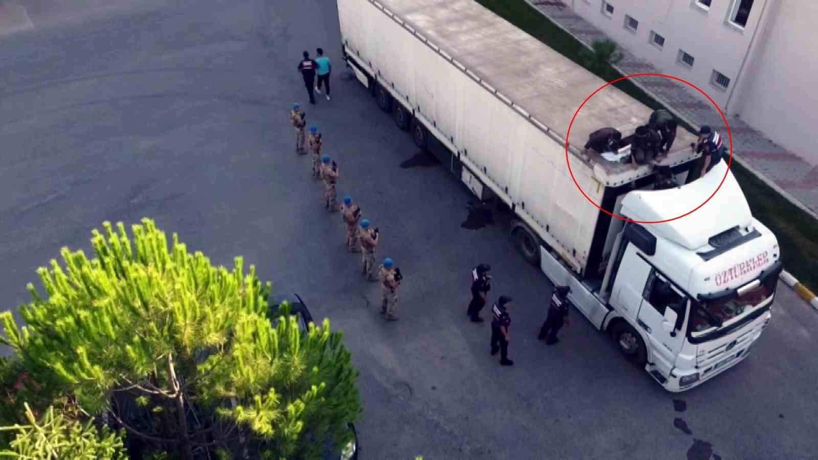 Van’dan yola çıkan tır Sakarya’da yakayı ele verdi