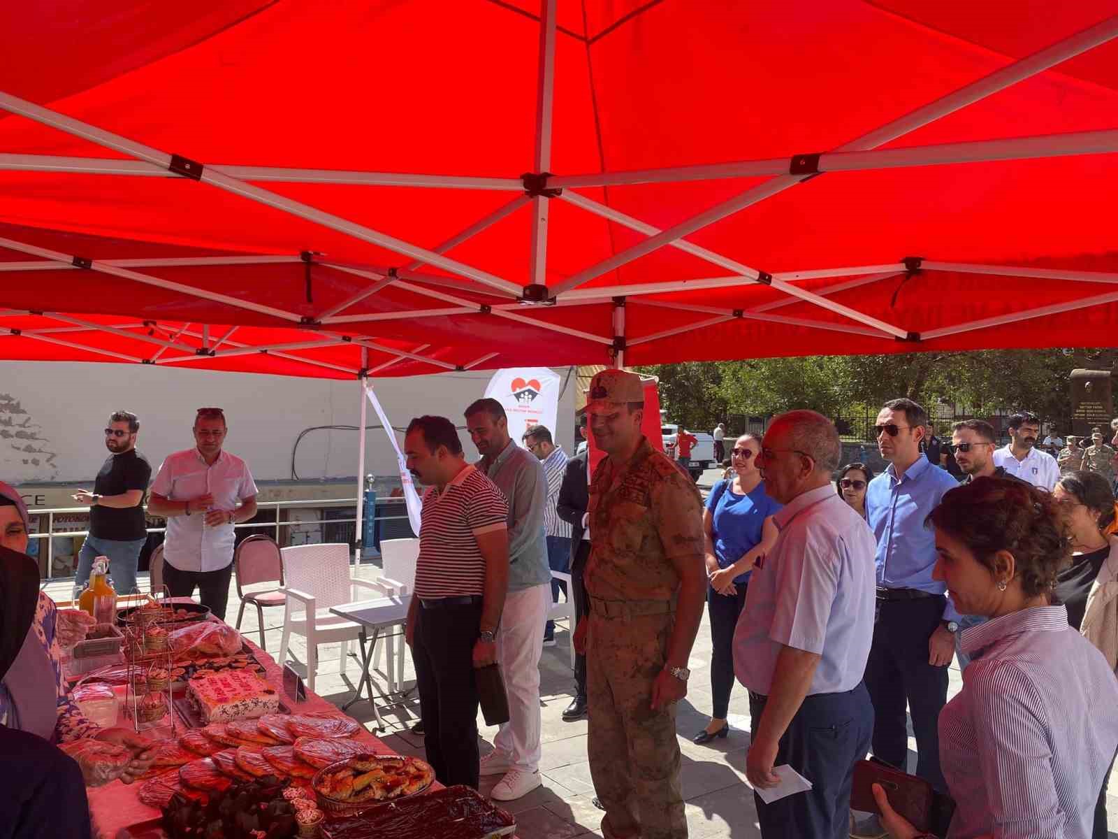 Aşçı yardımcılarının yıl sonu etkinliği