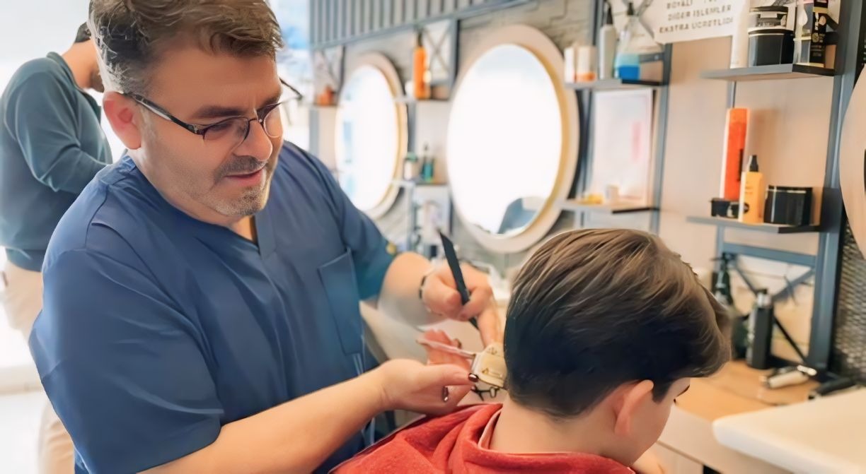 Van’ın Nostaljik berberi müşterilerini eskilere götürüyor (VİDEOLU)