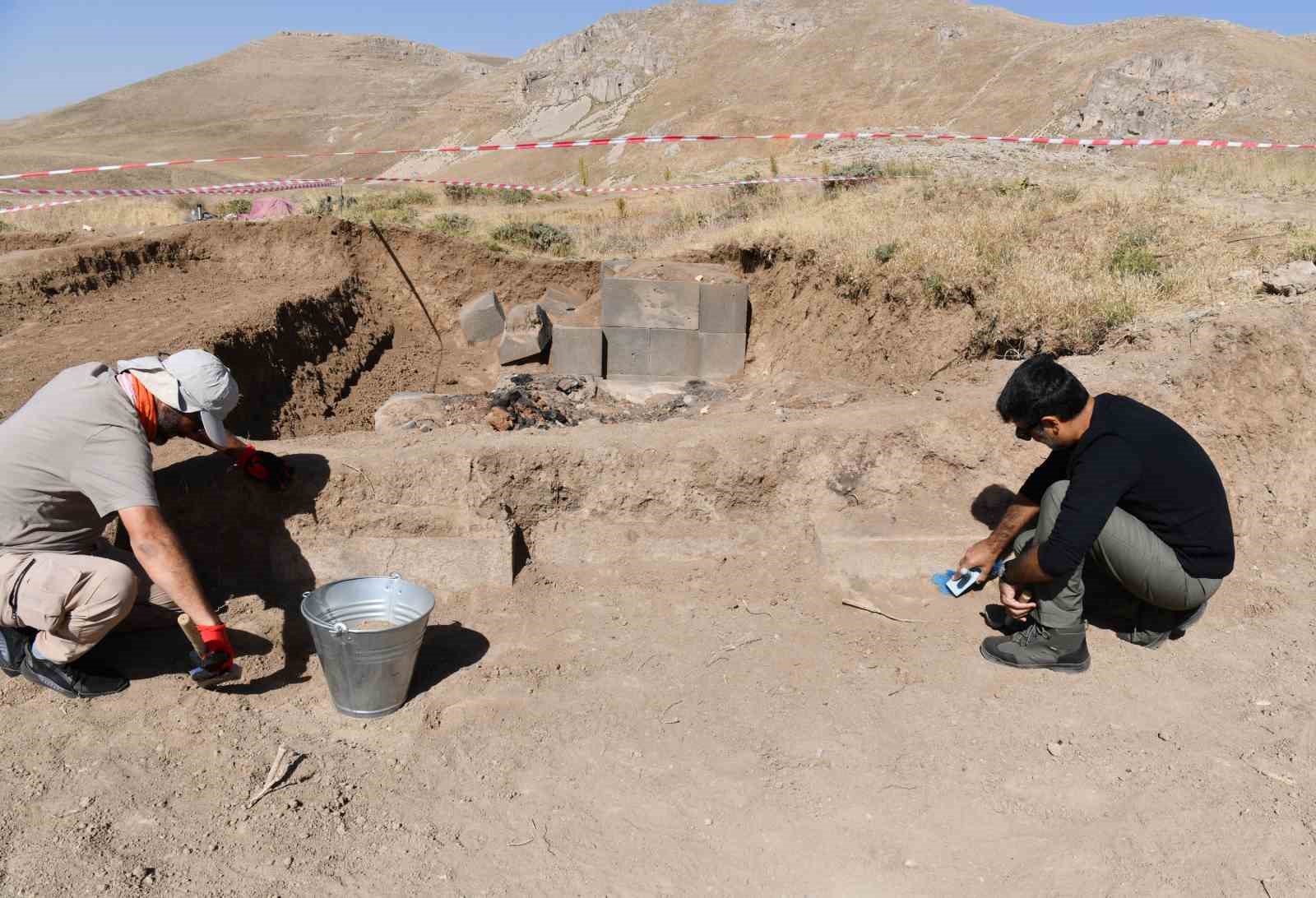 2 bin 300 rakımdaki Kef Kalesi kazısında Urartu’nun izleri araştırılıyor