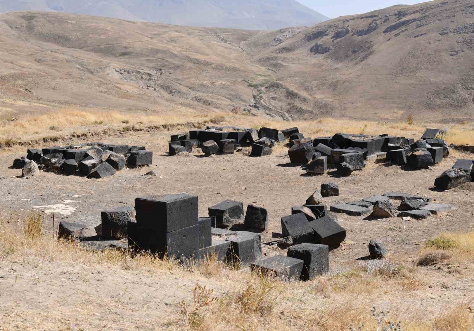2 bin 300 rakımdaki Kef Kalesi kazısında Urartu’nun izleri araştırılıyor