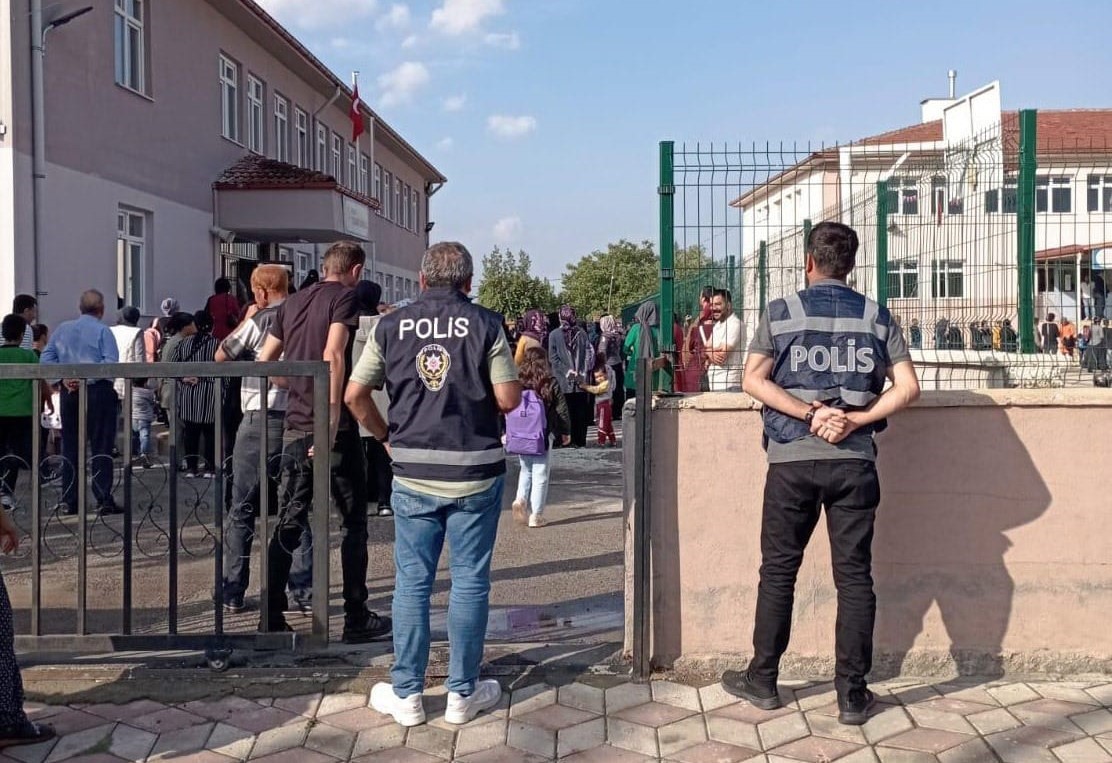 Çocukların ve gençlerin güvenliği için 7/24 sahadalar