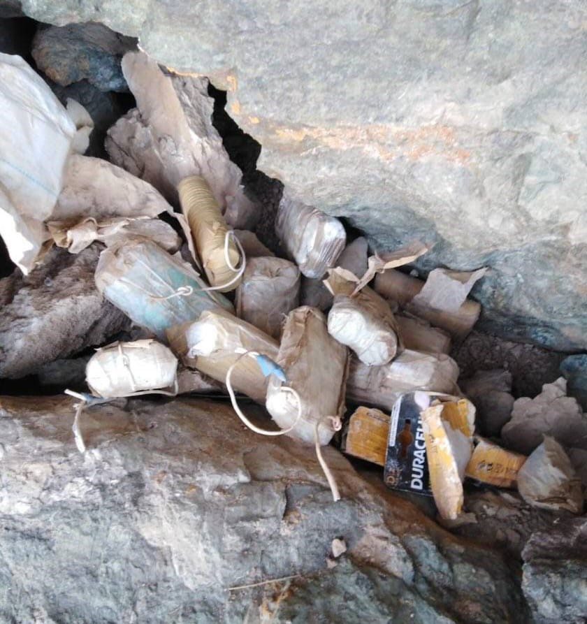 Hakkari’de tespit edilen mağarada mühimmat ele geçildi