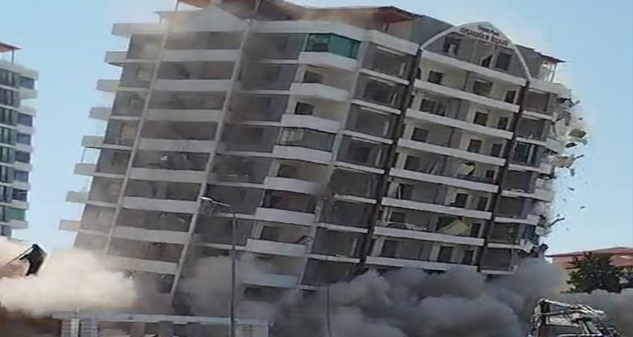 16 katlı bina iş makinesinin darbesiyle yerle bir oldu