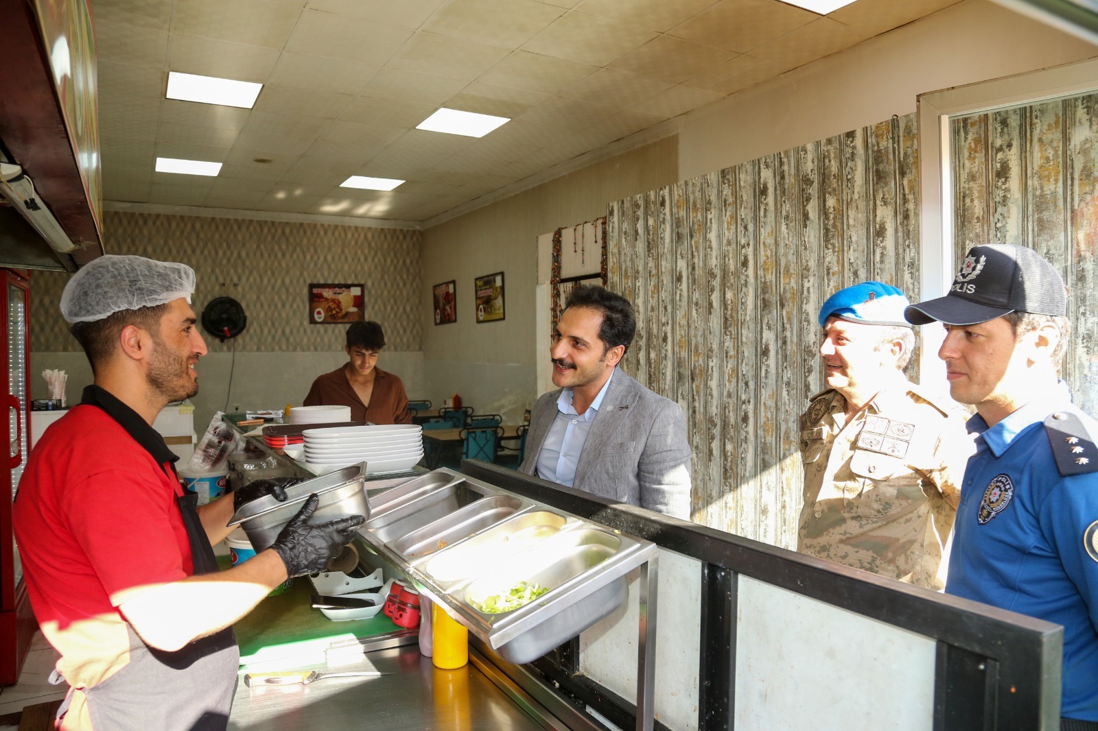 Gürpınar Kaymakamı Erdem’den  esnaf ziyareti