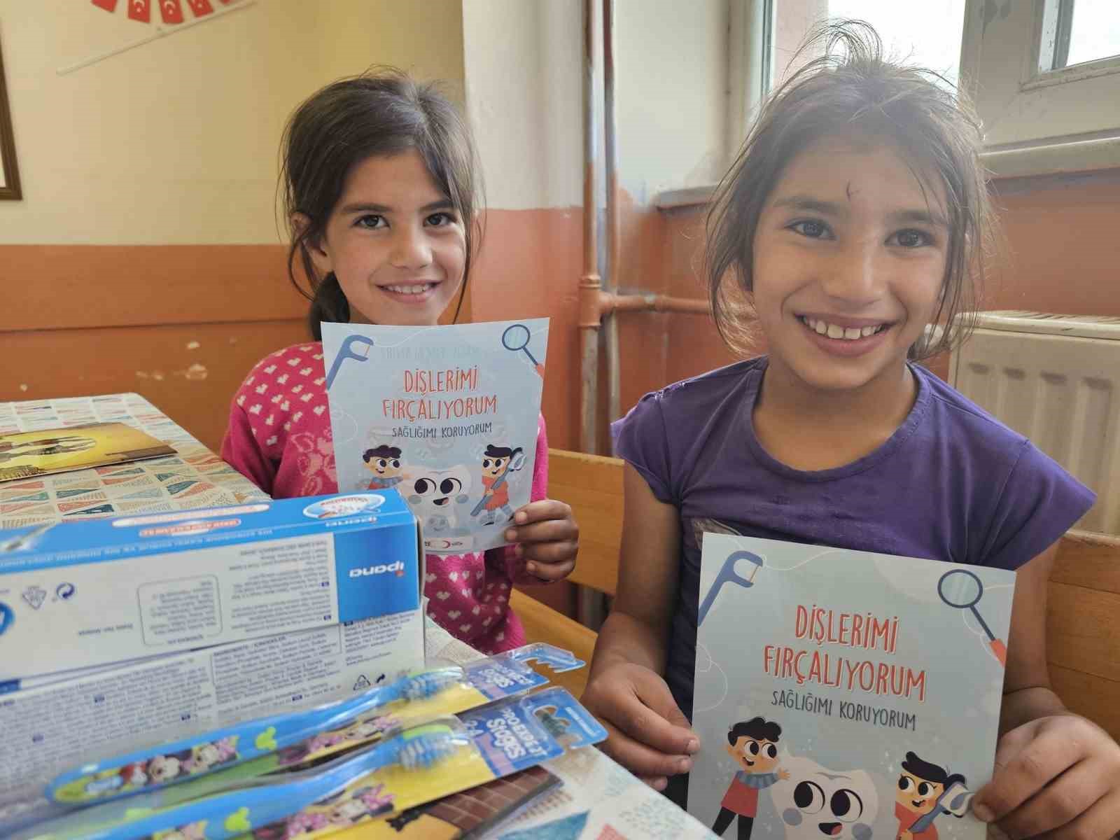 Kızılay,”Sağlıklı Gülümseme” projesiyle öğrencilerle buluştu