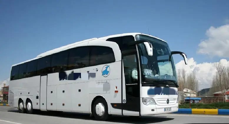 Vanlı vatandaş  otobüs muavini ve şoförü tarafından darp edildi