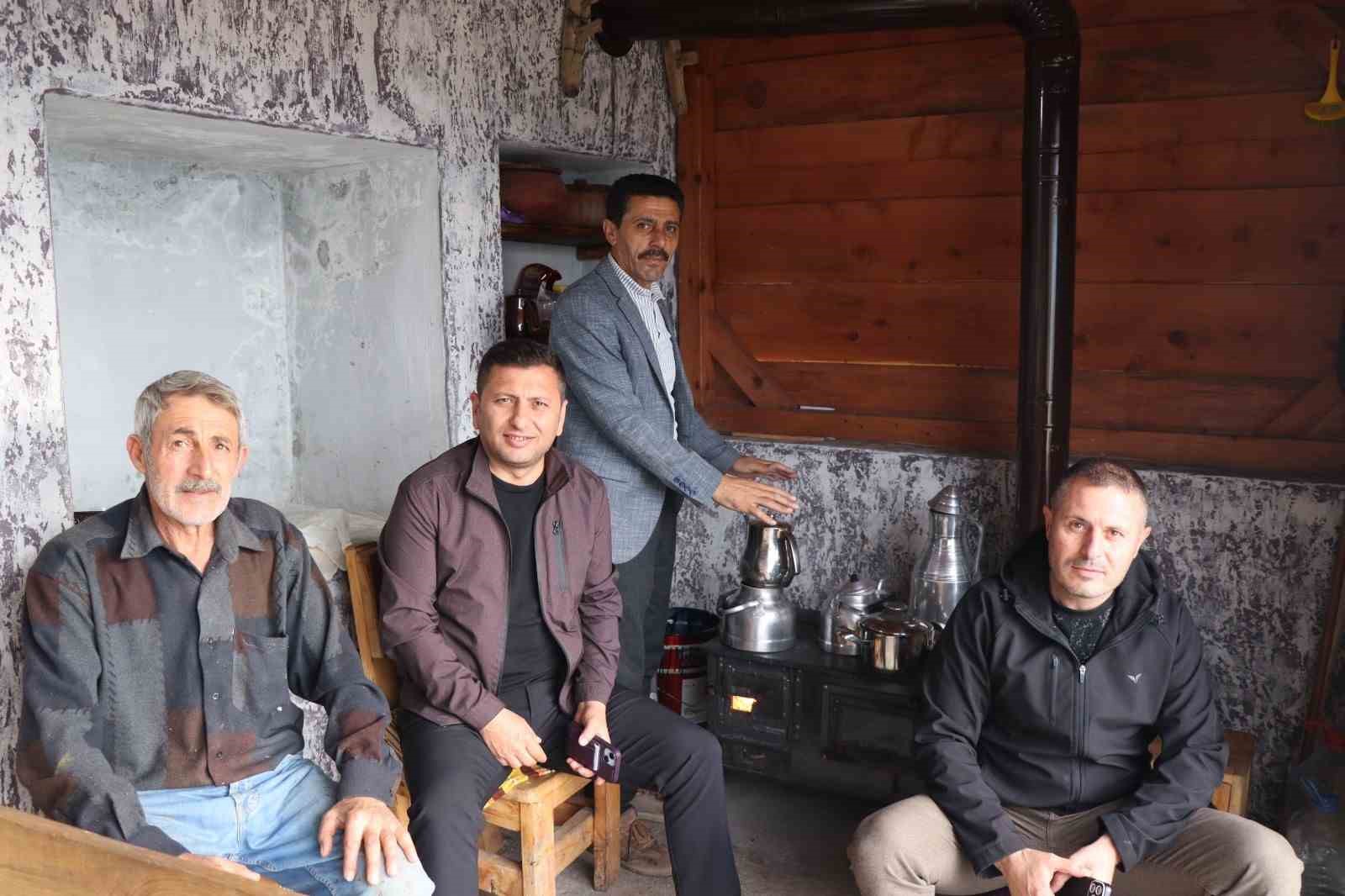 Sıcaklıkların  düştüğü Erzurum’da, sobalar kuruldu