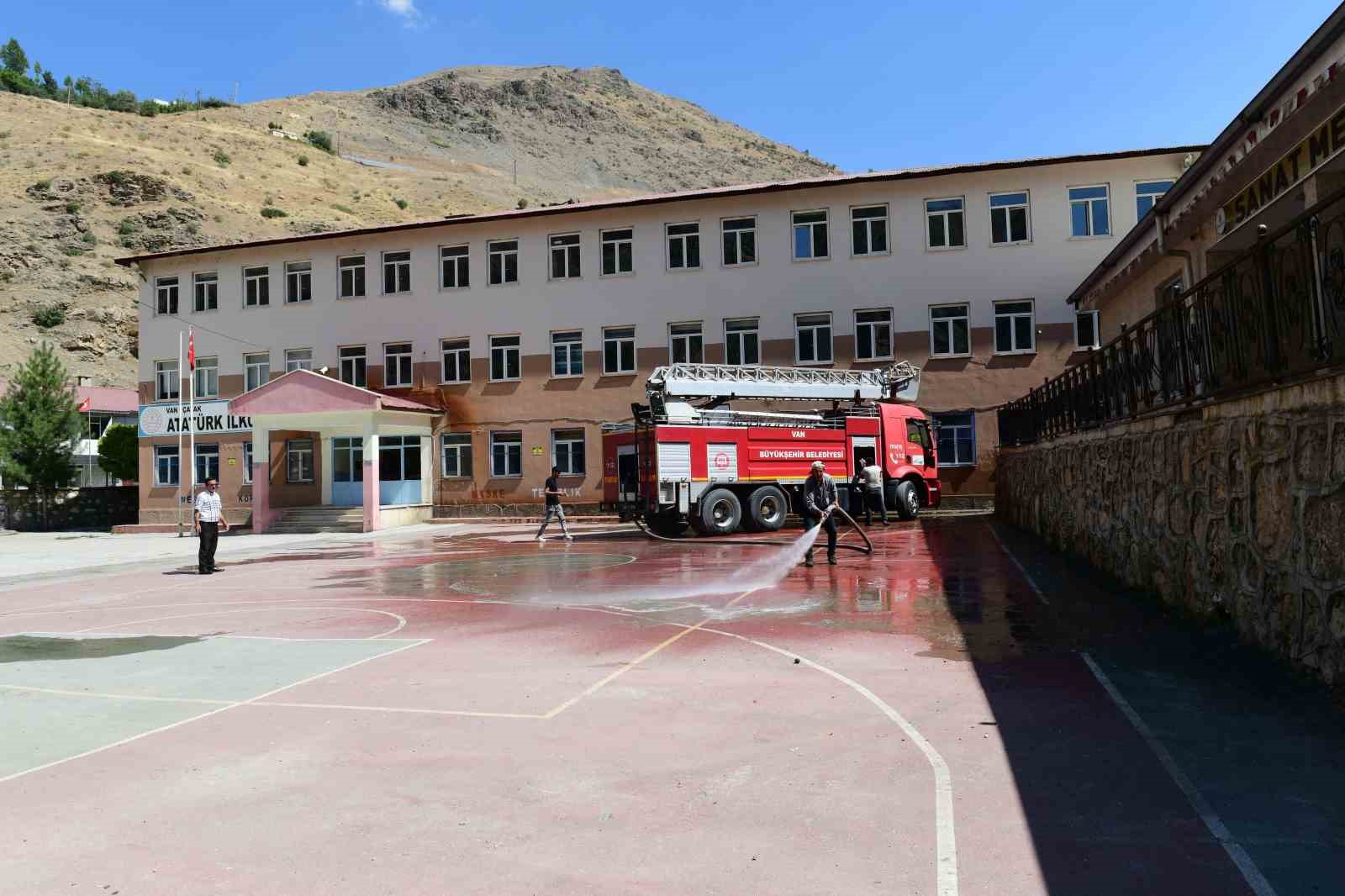 Van’da  okullar eğitim öğretime hazırlanıyor