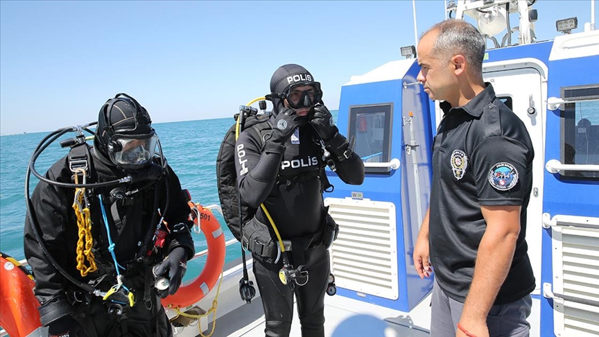 Van’da görev yapan dalgıç polisler suç olaylarının aydınlatılmasına katkı sağlıyor