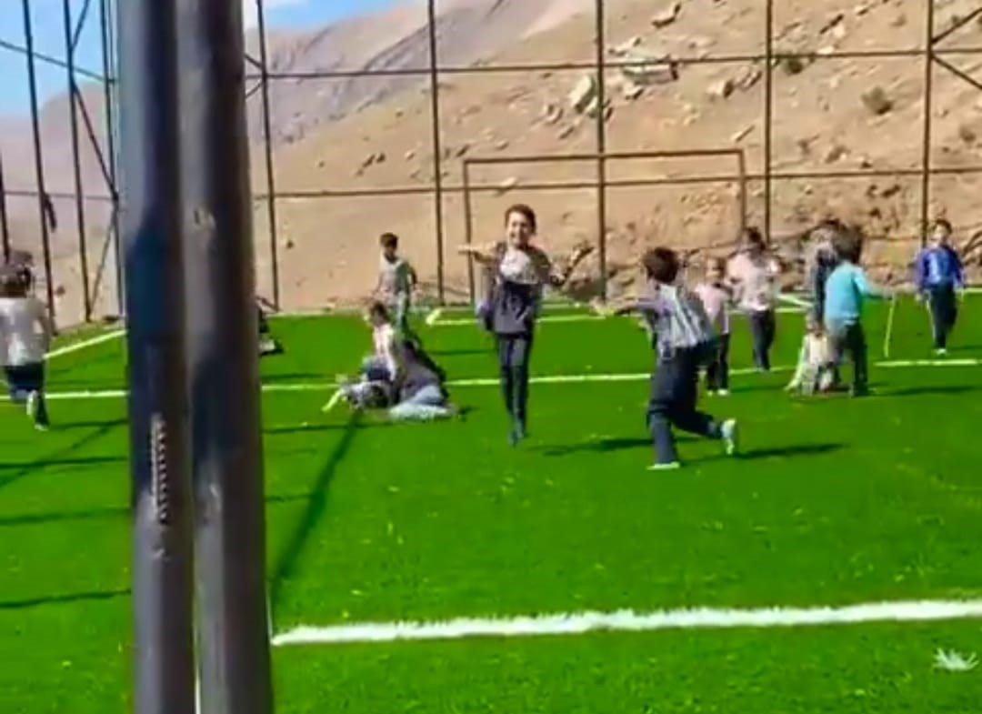 Van’ın Bahçesaray ilçesinde yürekleri ısıtan görüntü