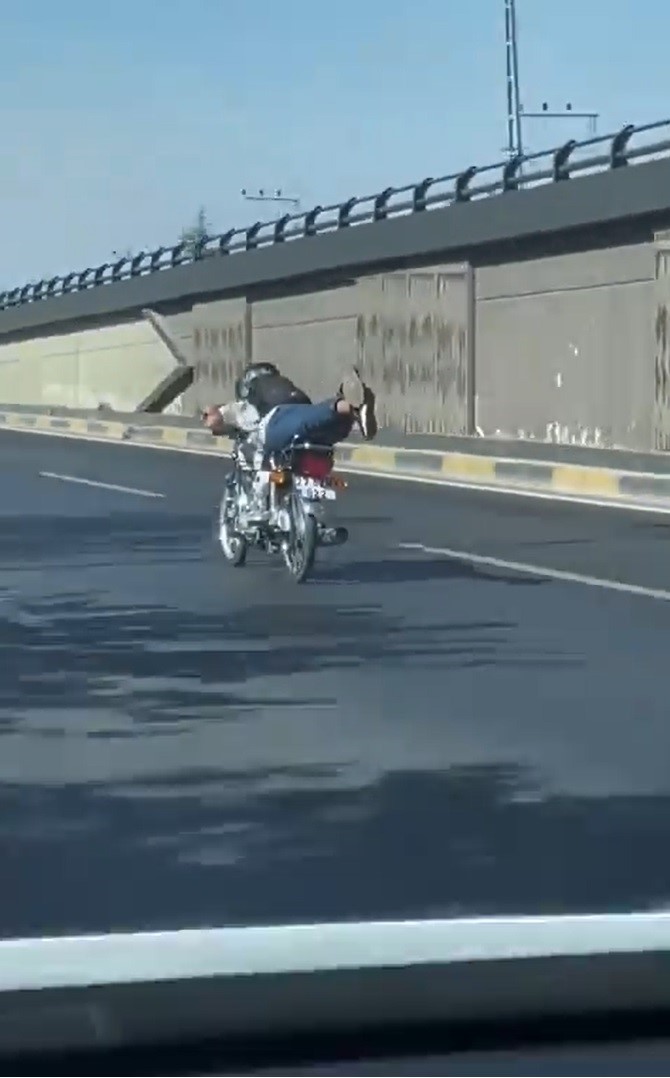 Motosiklet üzerinde tehlikeli hareket