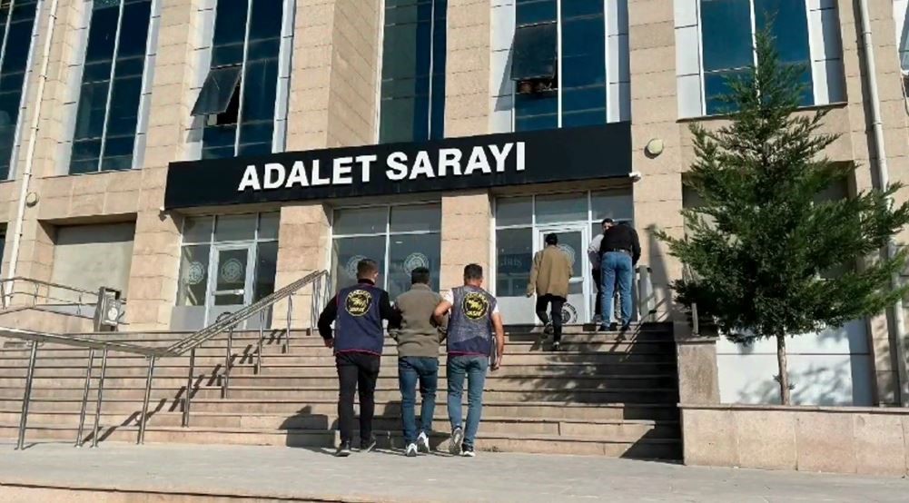 Van’da farklı suçlardan aranan 25 kişi tutuklandı