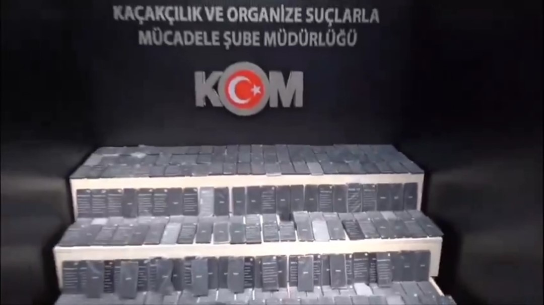 Van’da aracın LPG tankında 290 adet cep telefonunu ele geçirildi