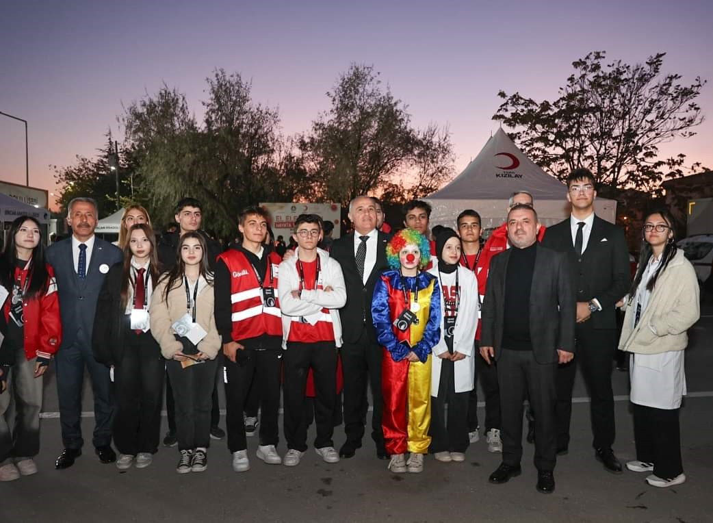 Öğrencilerden kan bağışı rekoru