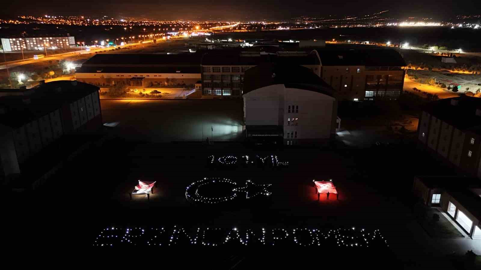 Polis adaylarının  “Ay yıldız ve 101. yıl koreografisi” beğeni topladı
