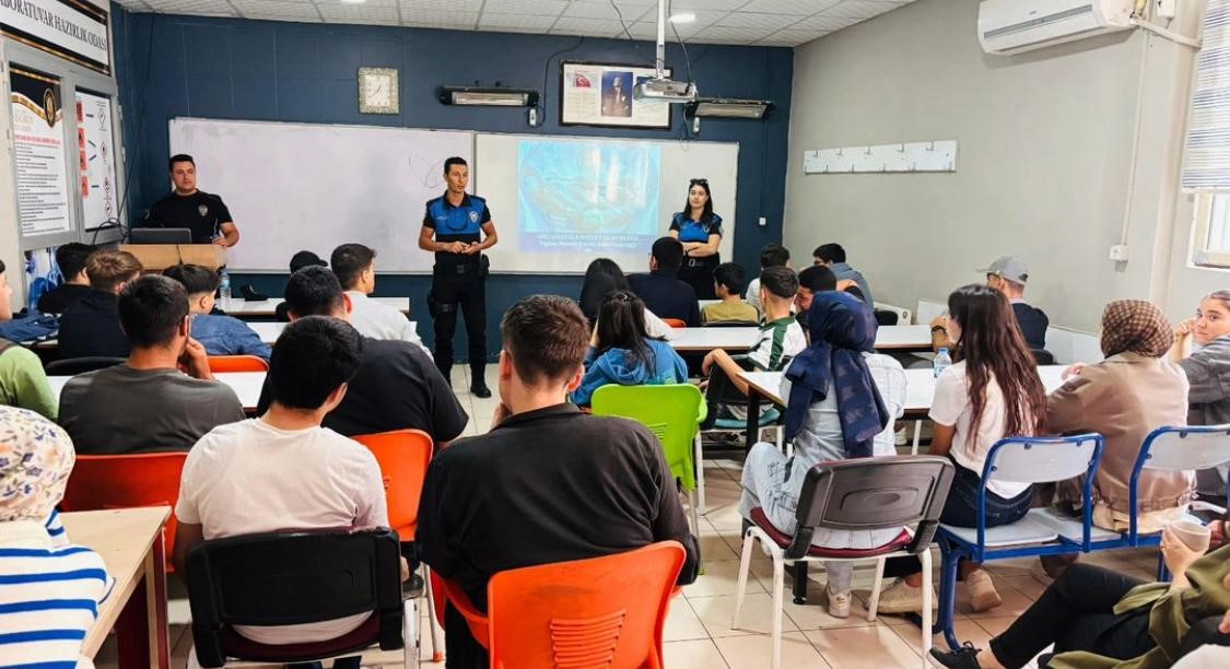 Lise öğrencilerine bilgilendirme semineri