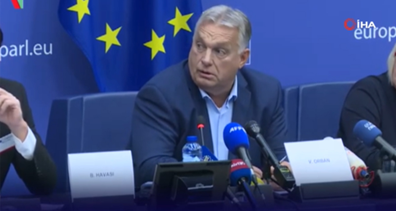 Macar aktivist Macaristan Başbakanı Orban’a para fırlattı