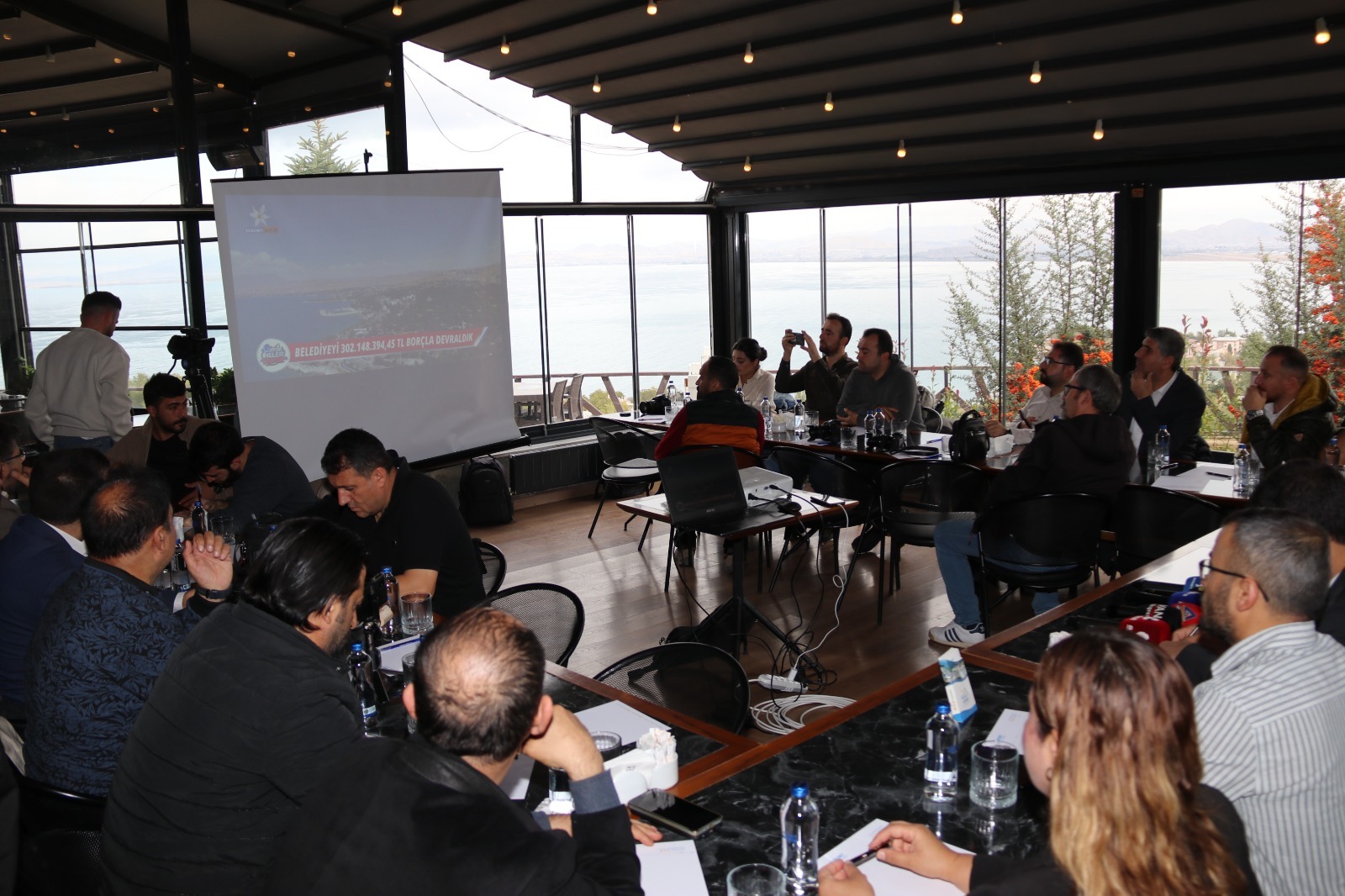 Edremit Belediye Eş Başkanları basınla bir araya geldi