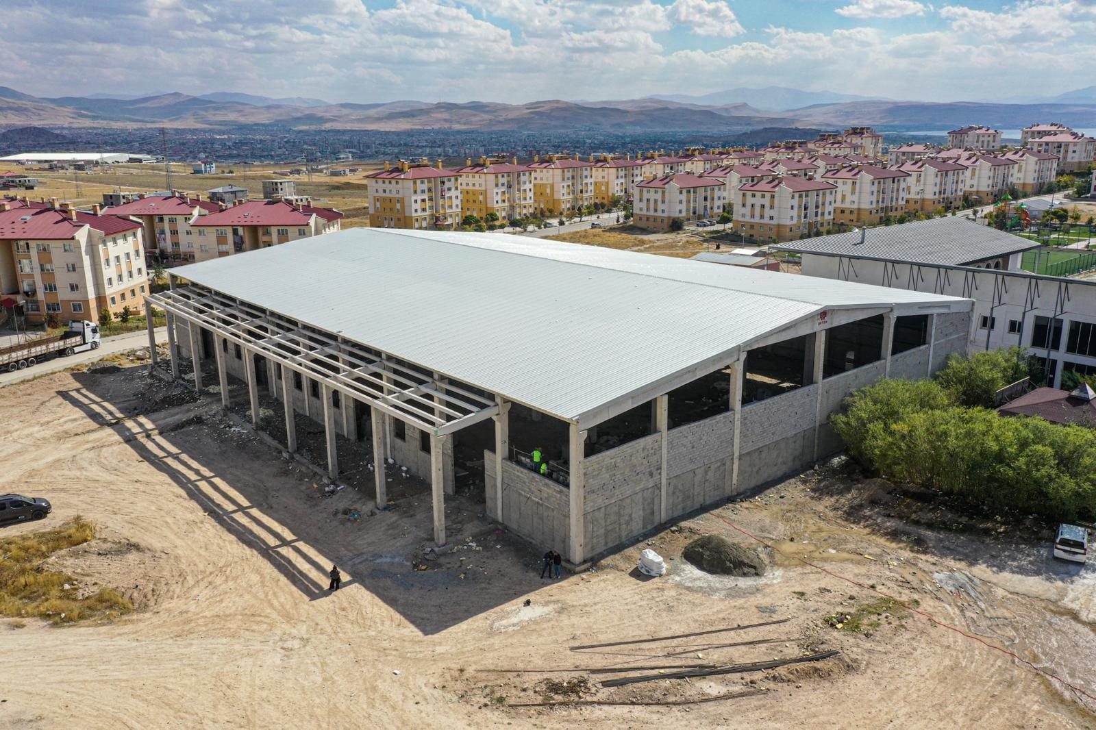 Kalecik TOKİ’ye kapalı semt pazarı yapılıyor