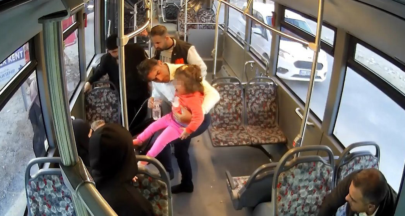 Otobüs şoförü, heimlich manevrası ile 2 yaşındaki çocuğun hayatını kurtardı