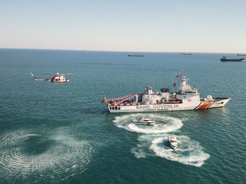 Sahil Güvenlik Komutanlığından nefes kesen gösteri