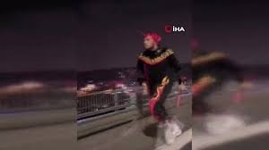 Şeytan kostümü ile koşan şahıs yakalandı!