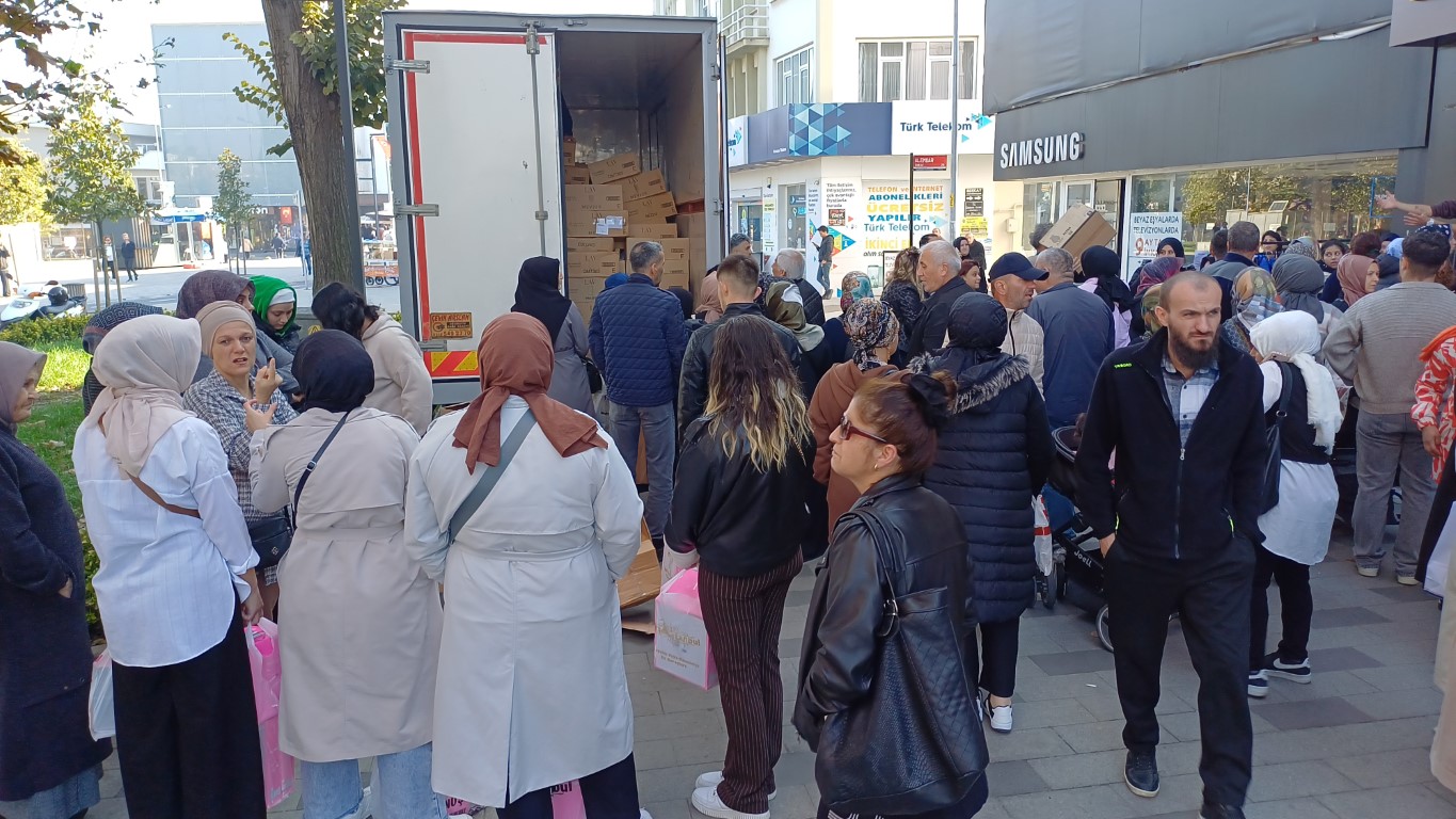 Ucuz ürünler izdihama neden oldu!