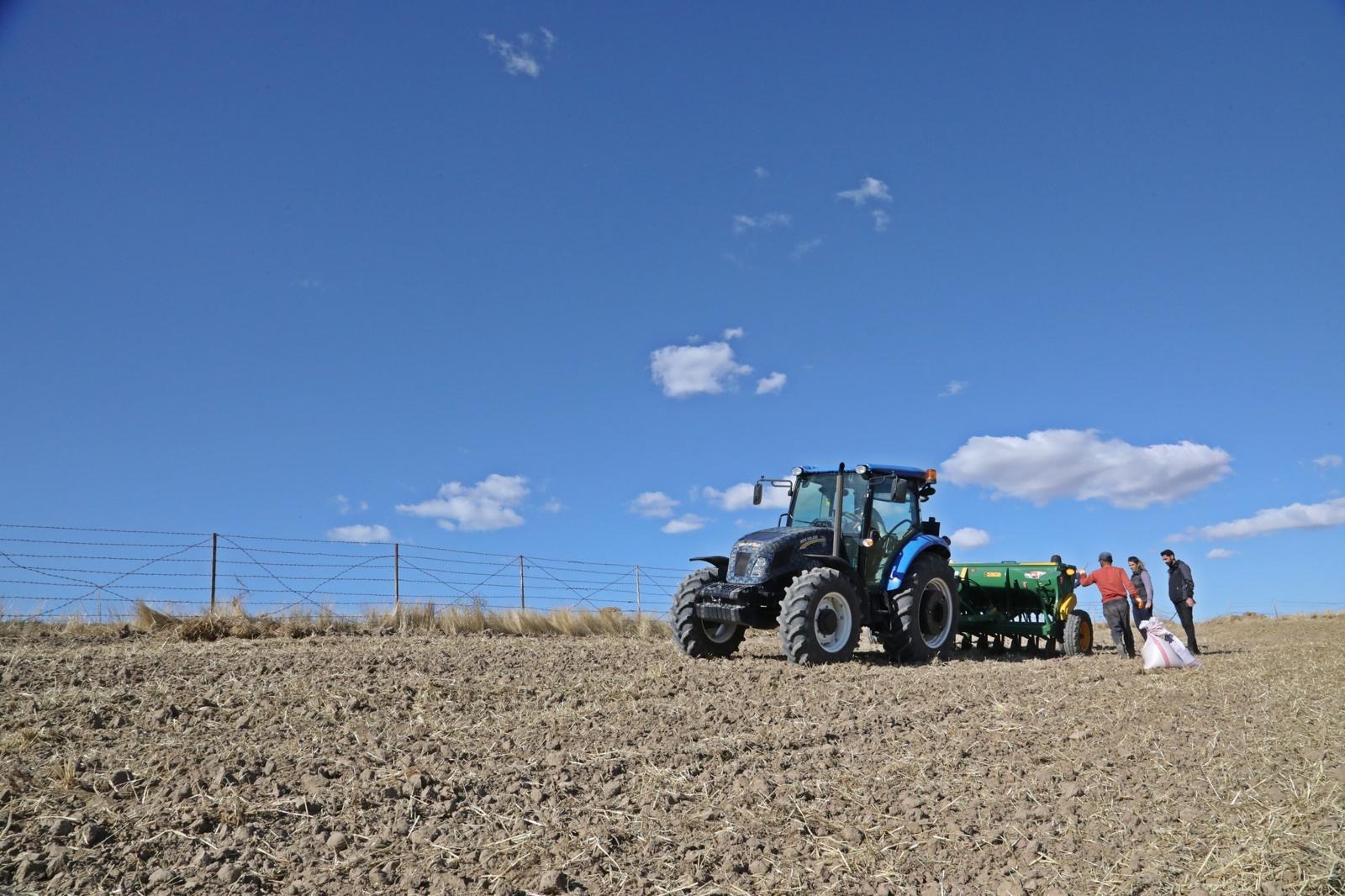 Van’da 700 kilogram yerel tohum toprakla buluştu