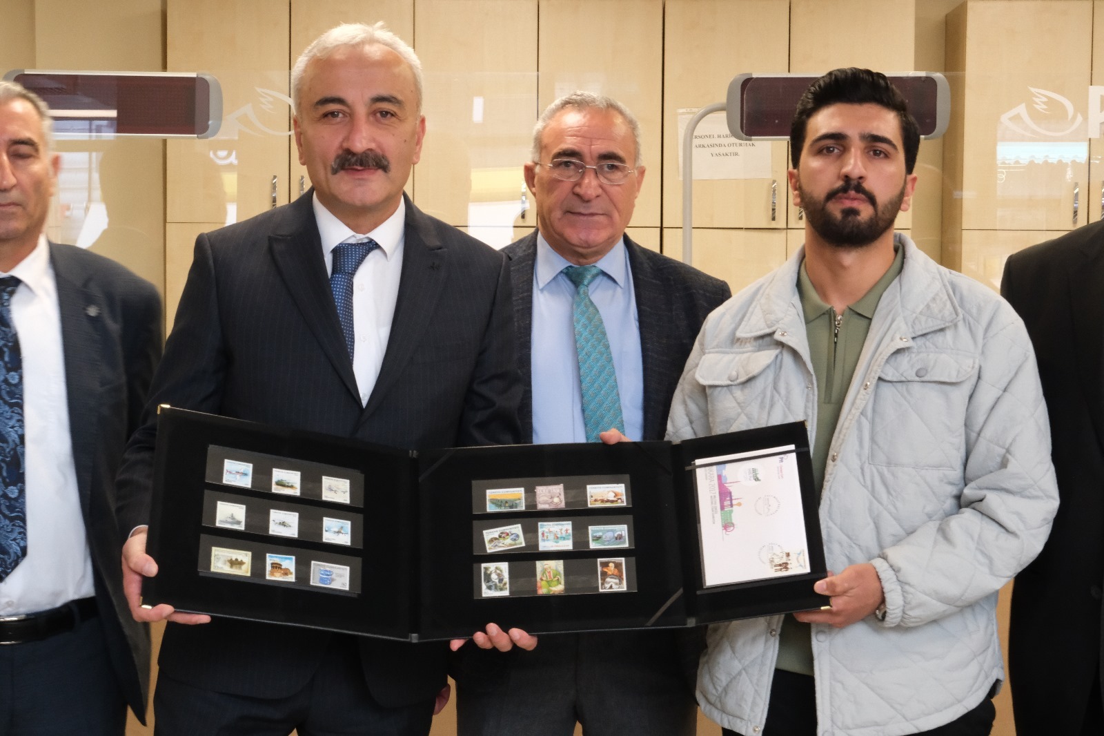 Van’da PTT’nin 184’üncü müşterisine hediye verildi