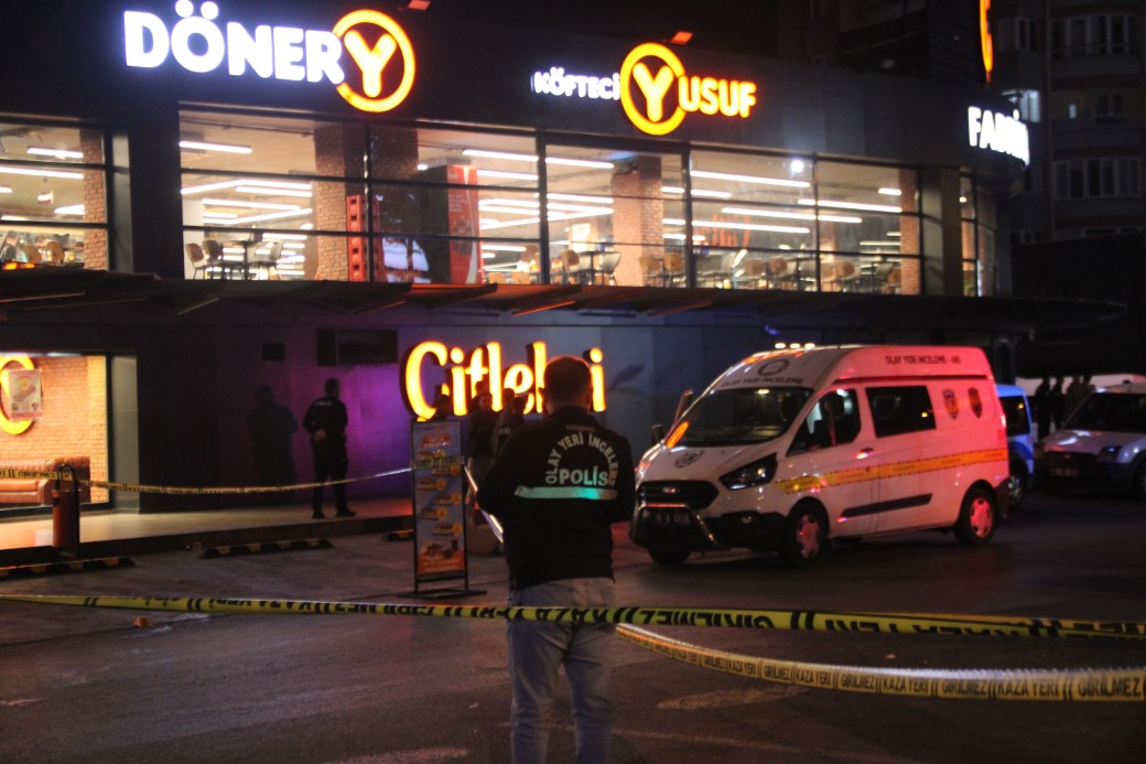 “Yan bakma” kavgası kanlı bitti: 1 ölü