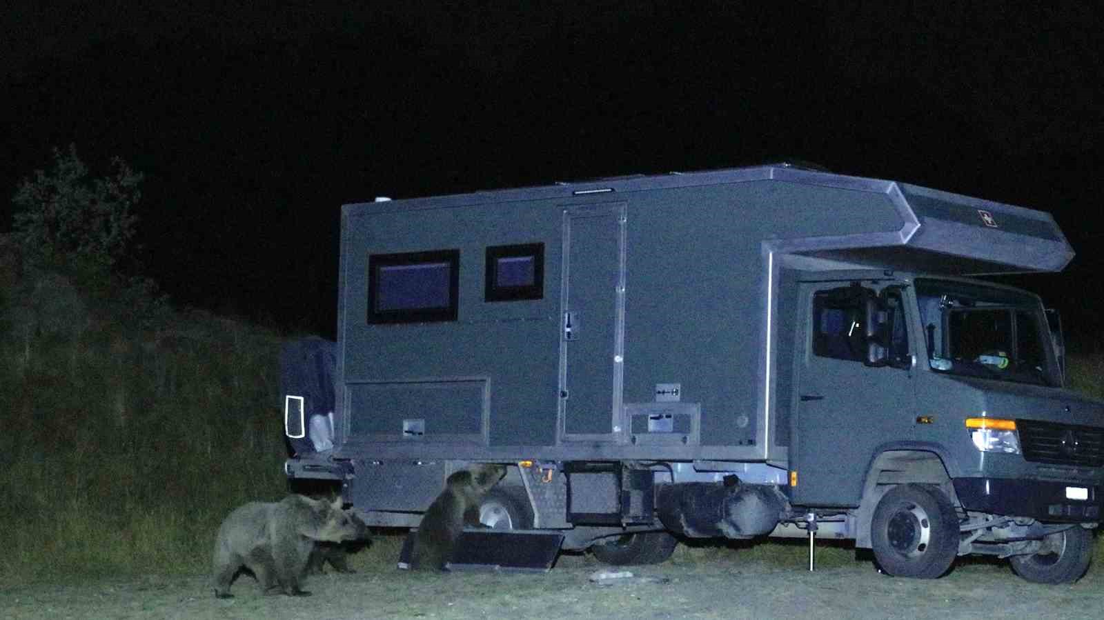 Aç kalınca karavanlara dadandı