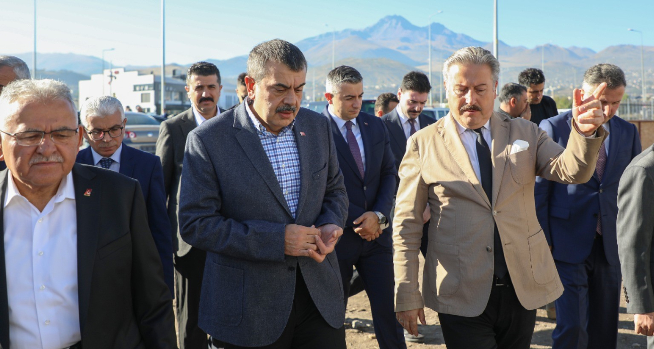 Tasarruf tedbirlerine uyan Bakan Tekin, uygulama otelinde kaldı