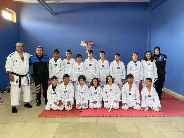 Çocuklar kendileri için düzenlenen kurslarla zararlı alışkanlıklardan korunuyor