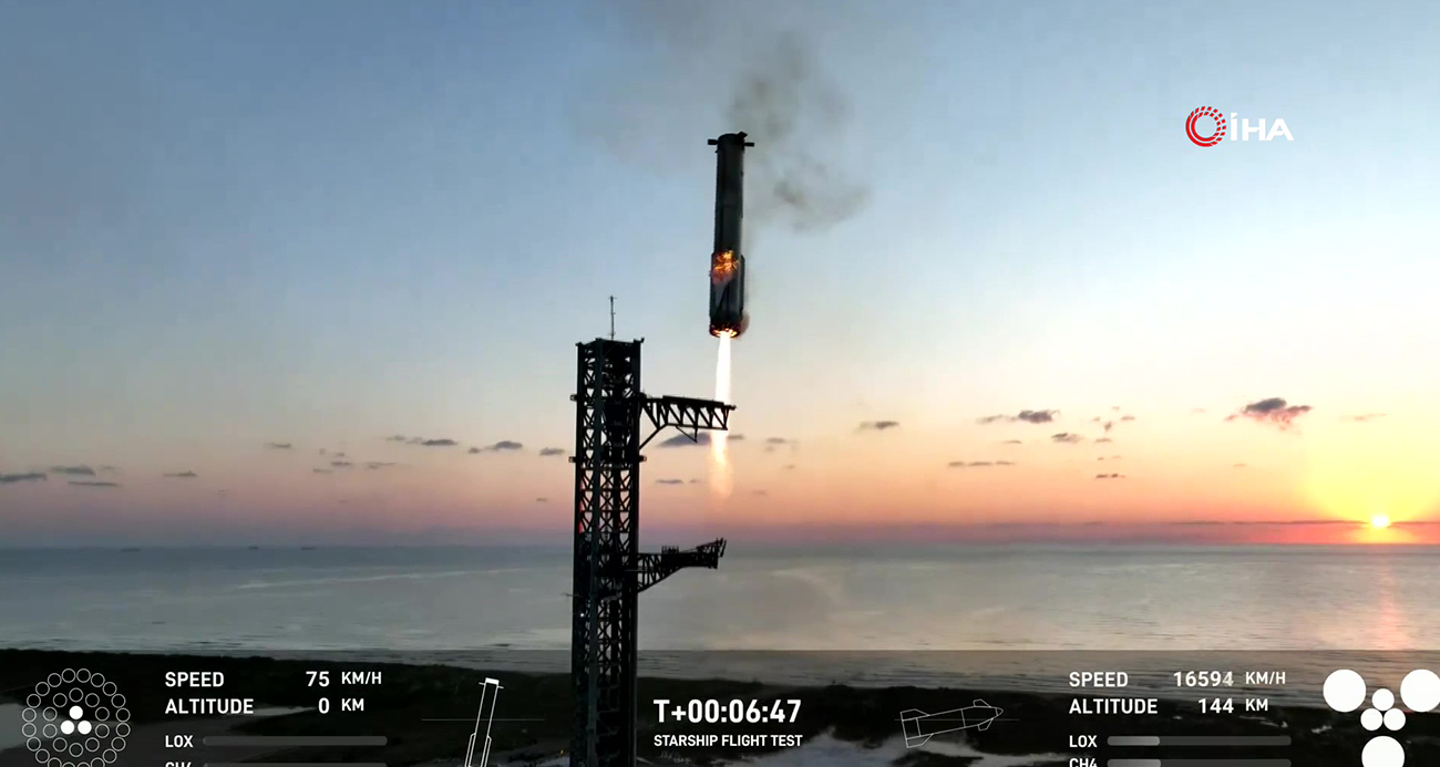 SpaceX, fırlatmanın ardından geri dönen güçlendiriciyi havada yakaladı