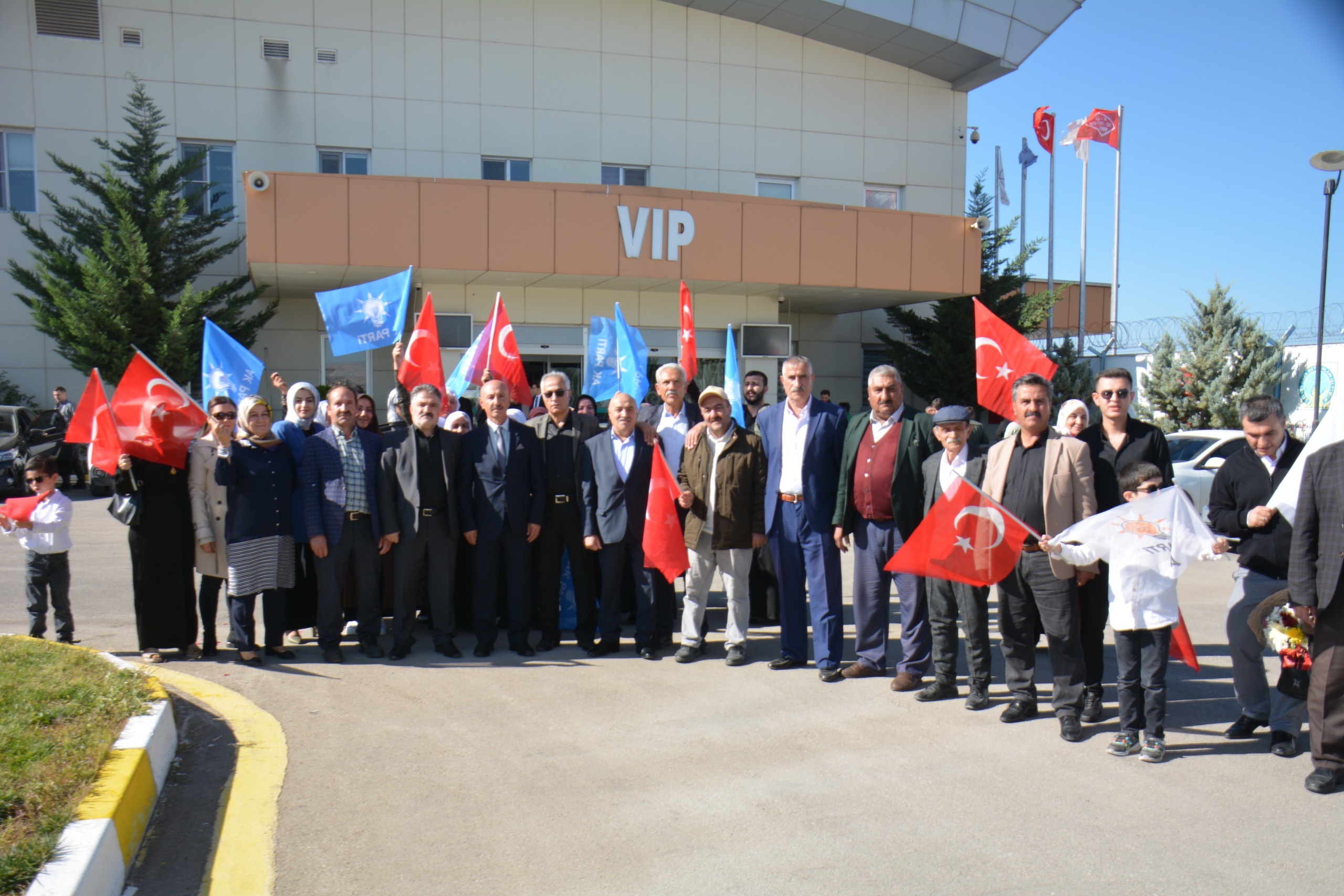 AK Parti Van İlçe başkanları coşkuyla karşılandı