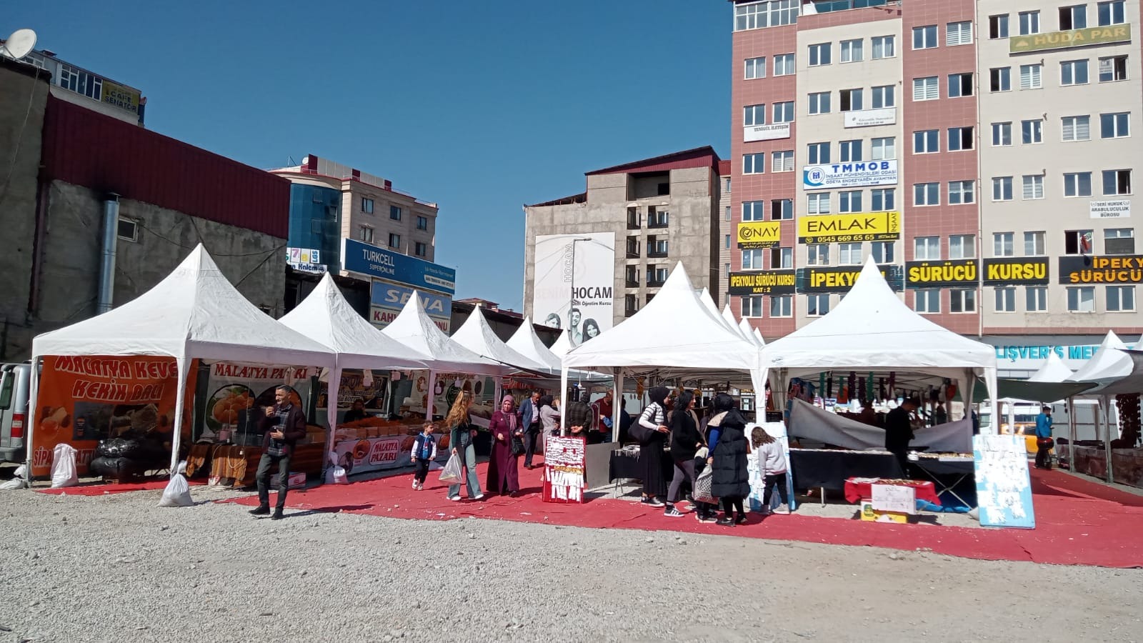 Van’da açılan yöresel ürünler fuarı ziyaretçilerini bekliyor