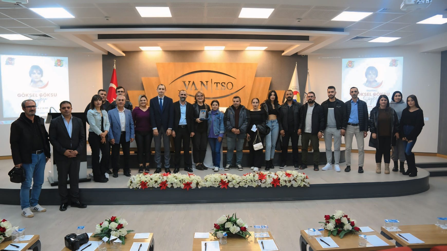 Duayen gazeteci Göksel Göksu, Van’da söyleşi düzenledi